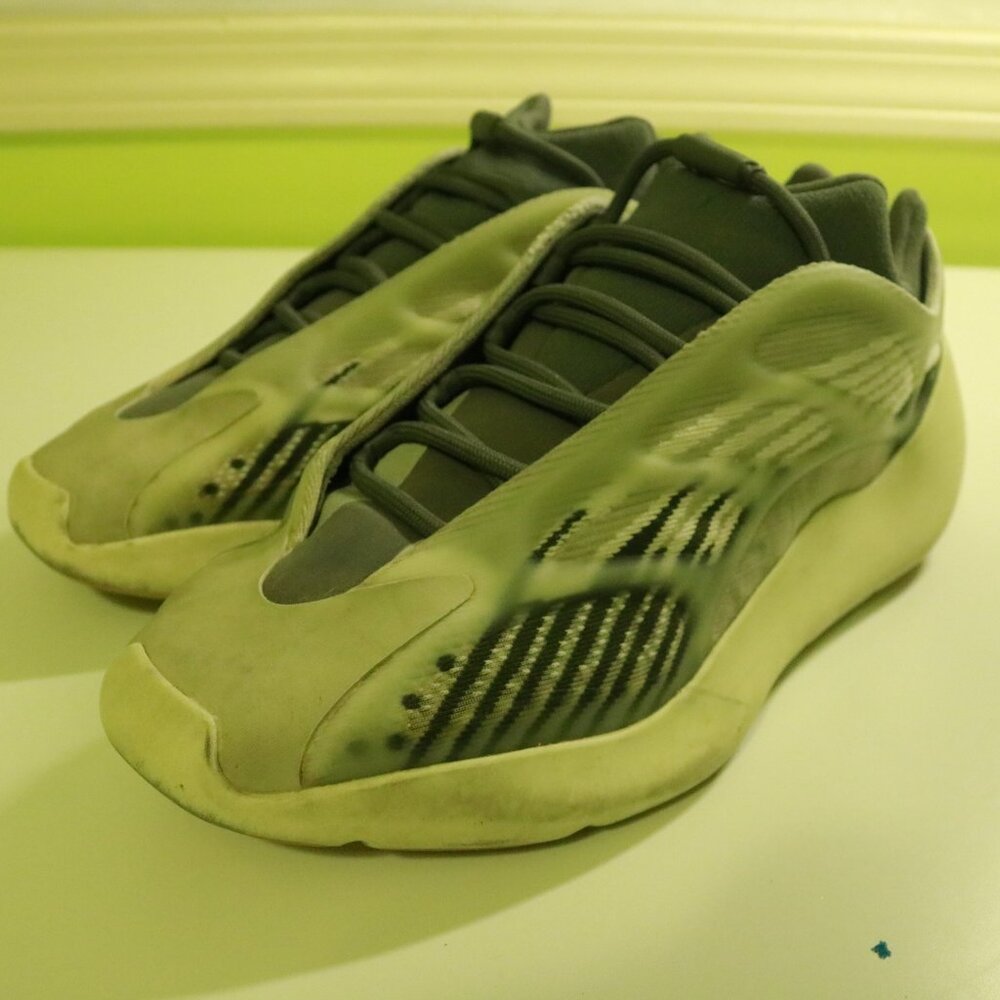 Yeezy 700 V3 Fade Salt Size 10.5
